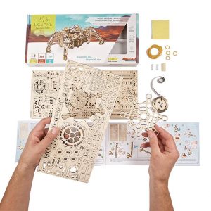 EXPLORER ISTRAZIVAC IZ RUKU