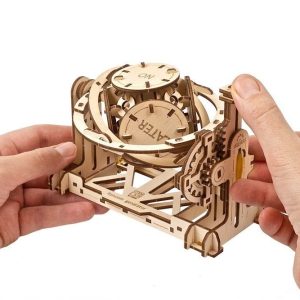 RANDOM-GENERATOR-IZ-RUKE-3D-DRVENI-EDUKATIVNI-MODEL